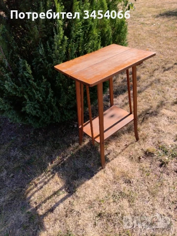 Дървена масичка на повече от 80г., снимка 2 - Антикварни и старинни предмети - 51318615