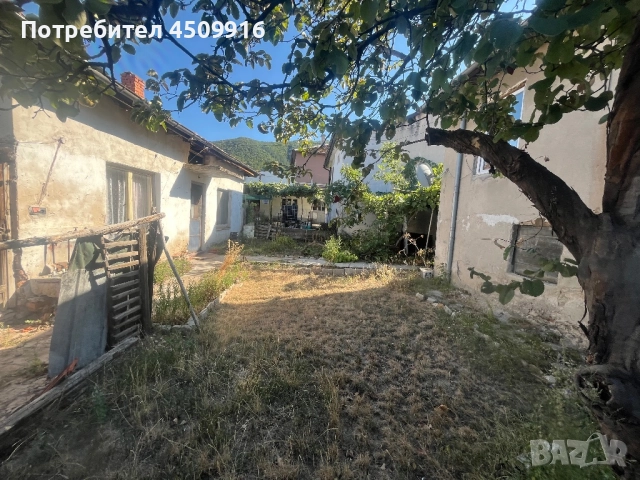 Къща с двор и втора жилищна постройка, снимка 13 - Къщи - 51552904