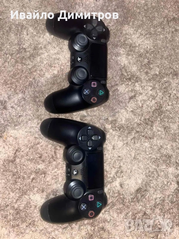 Ps4 pro с два контролера четири игри и станция за зареждане на контролерите. 