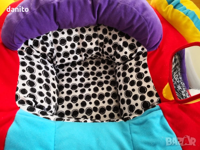 Playgro Игрален център със светлини и звуци ПЛЮШЕНА КОЛА, снимка 2 - Детски шезлонги - 53788954