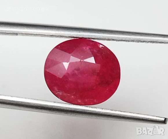 Очарователен ненагряван рубин в прелестно червен цвят 1.36кт.! Сертифициран! Нов!, снимка 2 - Други - 50761716