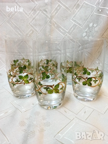 Уникално красив комплект кристални чаши ръчно рисувани с позлатени орнаменти 