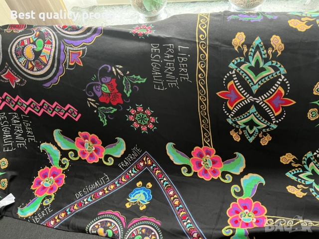 Уникален шал на Desigual 