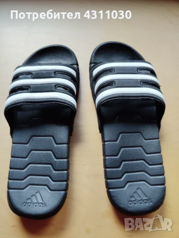 Adidas чехли номер 35 като ново, черно и бяло, снимка 4 - Чехли - 53392202