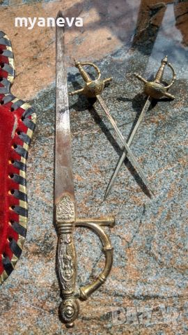 Toledo сувенир, рицарски герб с подвижни , метални шпаги . , снимка 5 - Колекции - 45731633