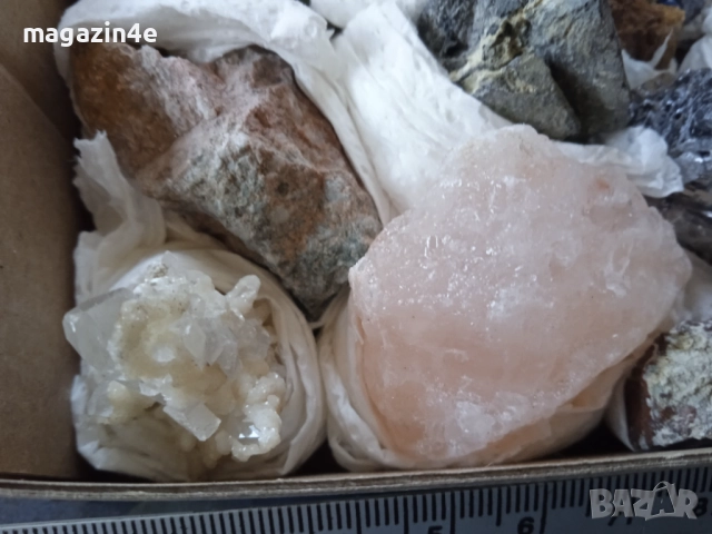 Sale, Кутия с минерали от България,естествени кристали и камъни, за колекционери, Родопис,, снимка 2 - Колекции - 51854711