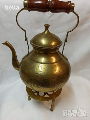 Бронзов голям действащ чайник ,ръчна изработка -калайдисан отвътре  ръчно гравирани орнаменти , снимка 1 - Антикварни и старинни предмети - 46181767