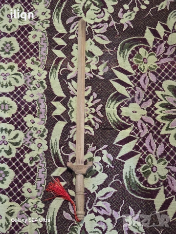 Дървен нов меч сувенир. Цена 4,99 евро. За Севлиево безплатна доставка. 