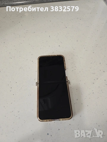 Продавам Samsung z flip4