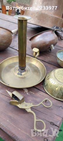 Медни и бронзови антики гърне, менче и свещник , снимка 11 - Антикварни и старинни предмети - 45745153