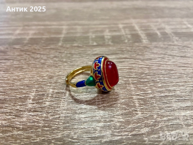 Декоративен пръстен с червена вложка и емайл, универсален размер