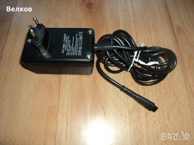 Джойстик за стара електронна игра и Зарядно за батерии 6V