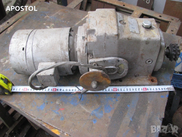 Мотор - редуктор със спирачка