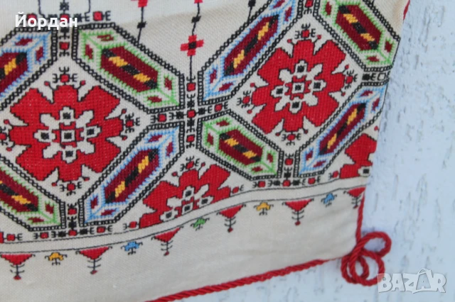Възглавница с бродерия на ленена панама, снимка 8 - Антикварни и старинни предмети - 50565588