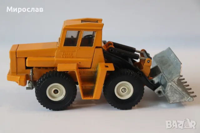 SIKU 1/55 ?? МОДЕЛ ФАДРОМА БАГЕР ТРАКТОР, снимка 3 - Колекции - 50113391