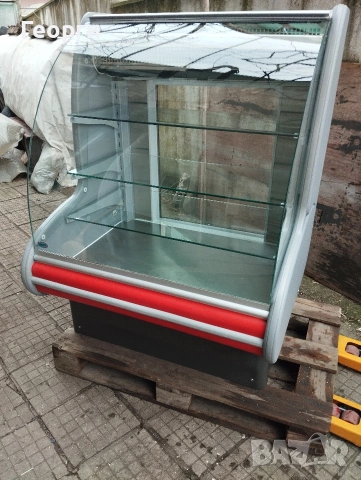 хладилна сладкарска витрина 