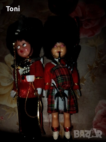 Стари английски кукли с подвижни очи с кутийките продавам ги комплект , снимка 2 - Статуетки - 53392513