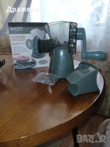 Ръчна,  пластмасова месомелачка-нова, снимка 5 - Месомелачки - 51177459