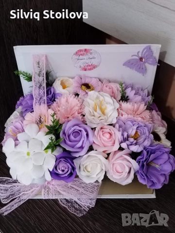 Кутия книга със сапунени цветя в лилаво,розово и бяло