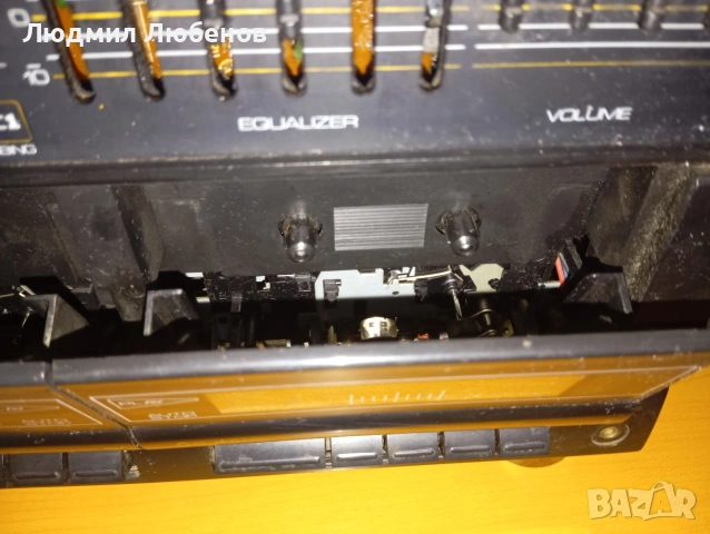 Малка уредба касетофон,радио и грамофон с колони, снимка 5 - Аудиосистеми - 53061146