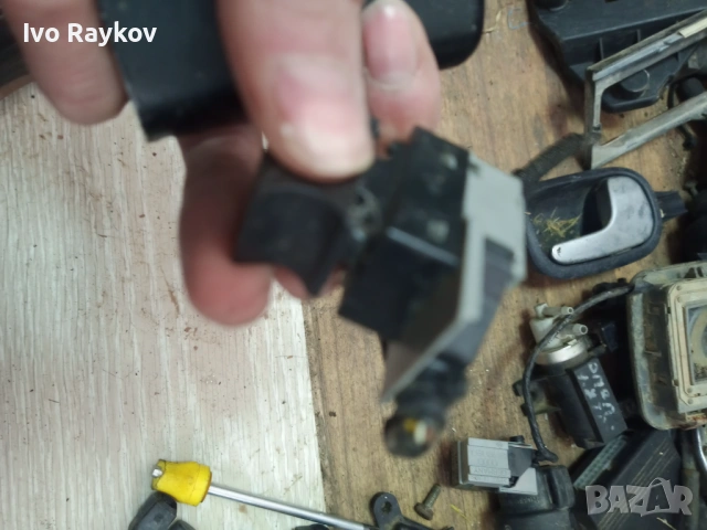 Бутон Стъкло  Audi 4B0 959 855, снимка 10 - Части - 47703444