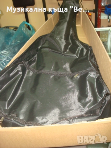 Акустична китара с калъф, снимка 11 - Китари - 40482879