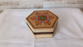 Стара дървена кутия - шестоъгълна с пирография - Българска