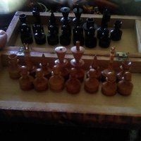 Стар дървен пирографиран шах с дървени фигурки, снимка 2 - Други ценни предмети - 46202357