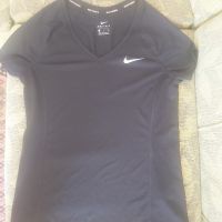 Дамска тениска Nike, снимка 1 - Тениски - 45192855