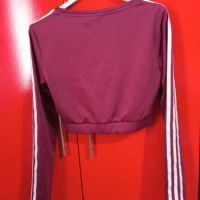 Много сладка дамска оригинална блузка къса. Като нова. Adidas , снимка 2 - Спортни екипи - 45444584