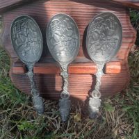Три Холандски, калаени лъжици на дървена стойка , снимка 3 - Антикварни и старинни предмети - 45647637