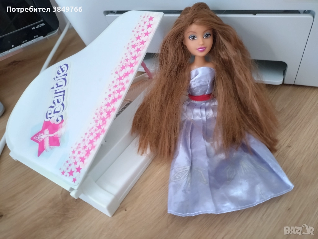 кукла с дълга гъста коса и пиано , снимка 1