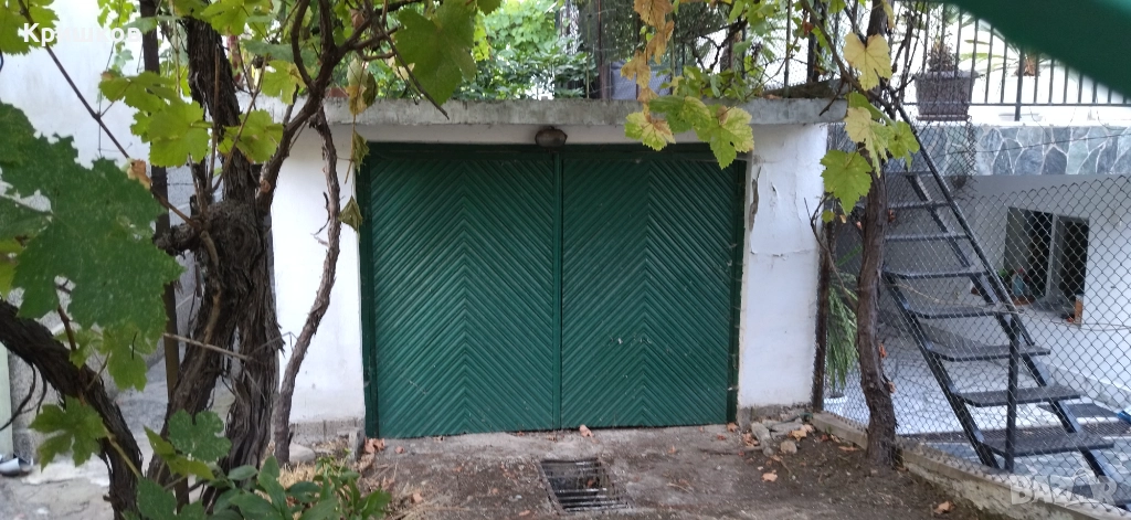 Гараж и 2 открити паркоместа под наем до супермаркет "Фантастико", снимка 1