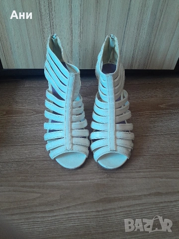 Бели сандали+подарък бежови сандали, снимка 2 - Сандали - 53745337