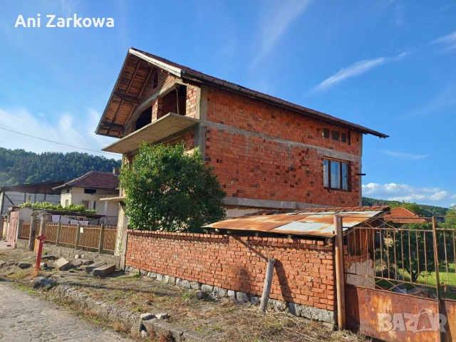 Продавам къща в с.Радуил