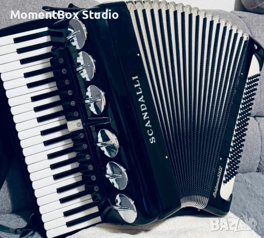Акордеон Scandalli Polifonico 120 баса, снимка 2 - Акордеони - 53645486