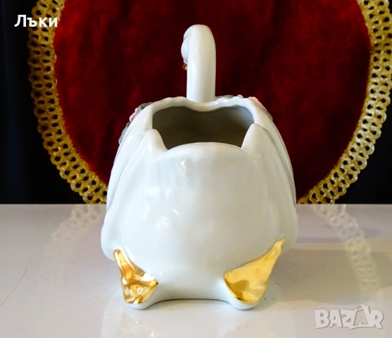 Фигура,ваза Лебед дрезденски порцелан,рози. , снимка 4 - Статуетки - 52171477