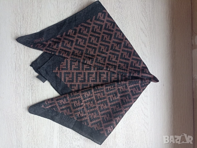 Дамски шал Fendi, снимка 7 - Шалове - 53427266