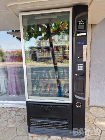 Вендинг машина Necta Sfera Rondo за храна и напитки хладилен , снимка 3 - Други машини и части - 52669615
