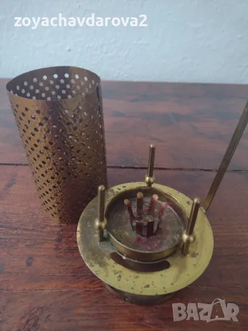 ВИНТИДЖ РЕТРО СВЕЩНИК ОТ МЕСИНГ, МЕД И ДЪРВО, снимка 4 - Антикварни и старинни предмети - 49957248