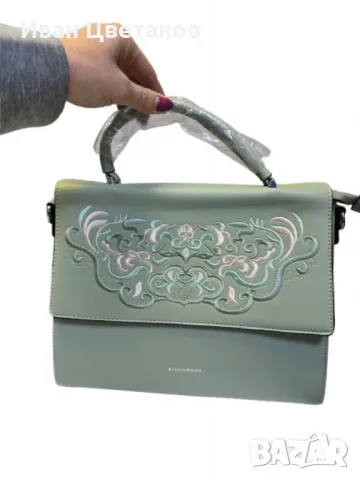 Стилна дамска чанта с капак и флорална бродерия, снимка 3 - Чанти - 50169813