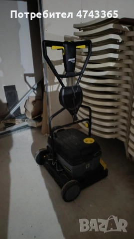 Продавам машина за почистване на твърд под KÄRCHER