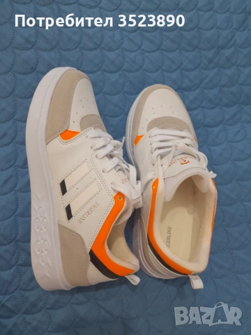 Маратонки, чисто нови 