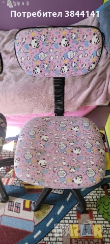 Син детски стол за бюро с амортисьор.