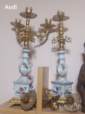 Продавам два броя италиански свещеника. 