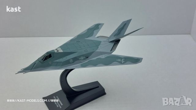 KAST-Models Умален модел на F-117A NIGHTHAWK Hachette 1/100, снимка 2 - Колекции - 46068333
