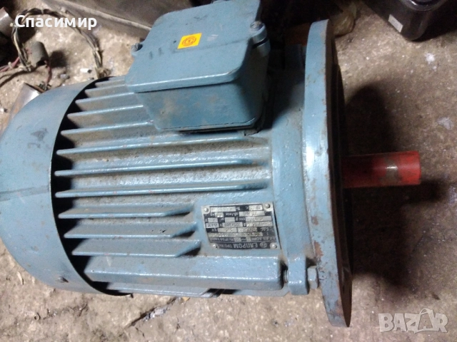 Ел двигател 1,1kw на 708об фланцов трифазен на Елпром Троян , снимка 3 - Електродвигатели - 51598700