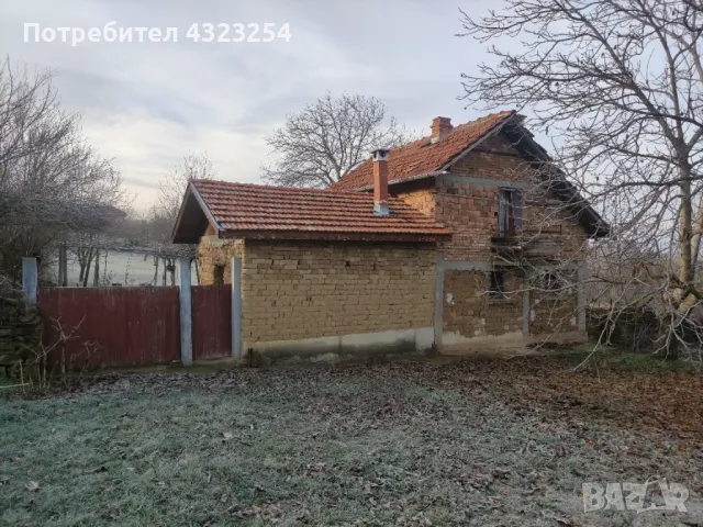 Продавам къща с двор в с. Пресяка, снимка 4 - Къщи - 48271439