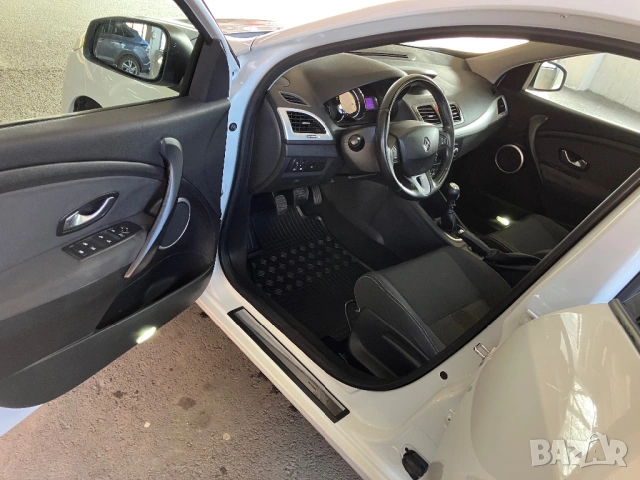 Renault Megane 1.5 Dci 110k.c., снимка 8 - Автомобили и джипове - 53731884