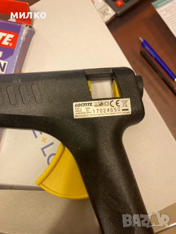 Пистолет за горещо лепило Loctite с допълнителни  лепилни пръчици, снимка 3 - Други инструменти - 52875556